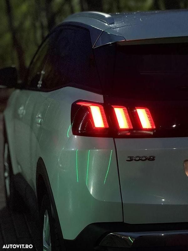 Second-hand Peugeot 3008 Allure 130 CP (95 kW) 2019 Culoarealb SUV