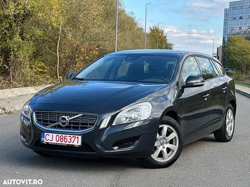 Culoarenegru Utilizat 2012 Volvo V60 Kinetic Break | 5.989 EUR (Preț OK) - Imagine 1/4