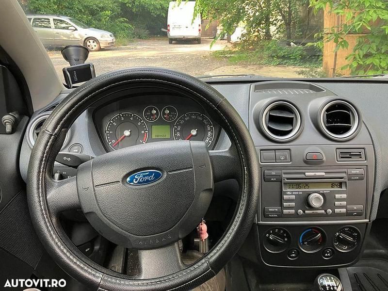 Second-hand Ford Fiesta 80 CP (58 kW) 2008 Argint Hatchback