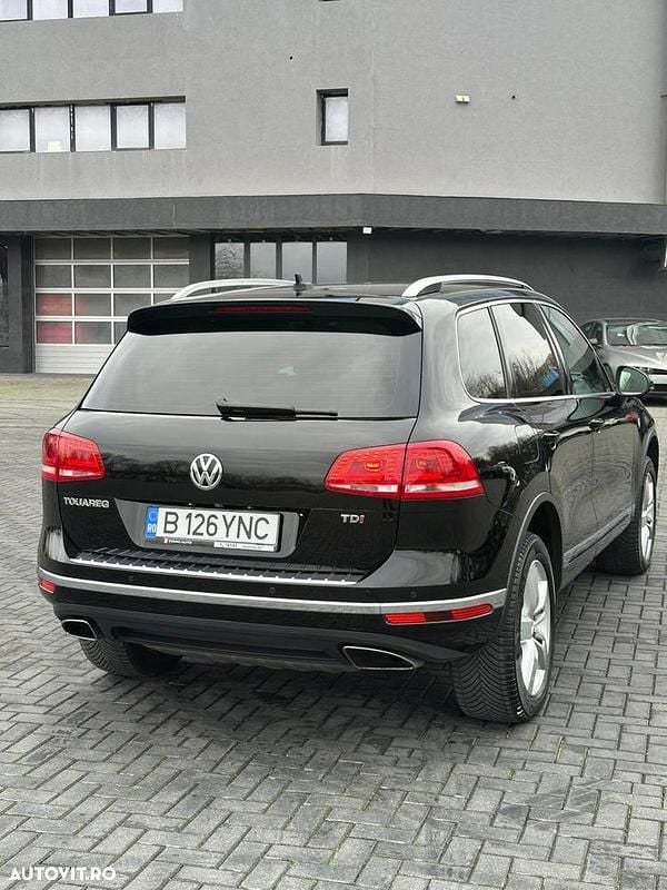 Culoarenegru Utilizat 2018 VW Touareg SUV | 23.900 EUR - Imagine 1/4