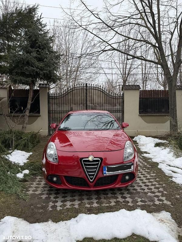 Second-hand Alfa Romeo Giulietta 170 CP (125 kW) 2011 Culoarerosu Hatchback