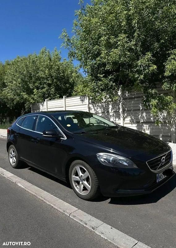 Negru Utilizat 2016 Volvo V40 CC Break | 7.200 EUR - Imagine 1/4