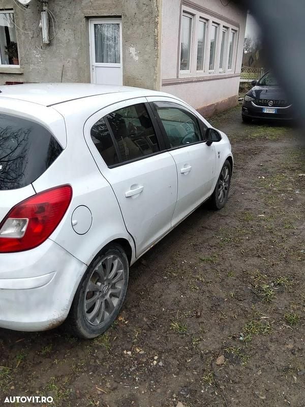 Second-hand Opel Corsa Innovation 75 CP (55 kW) 2010 Culoarealb Hatchback