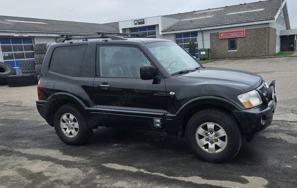 Negru Utilizat 2007 Mitsubishi Grand Pajero SUV | 5.950 EUR - Imagine 1/3