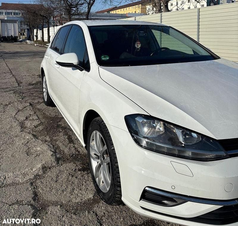 Second-hand VW Golf VII Highline 150 CP (110 kW) 2020 Culoarealb Hatchback