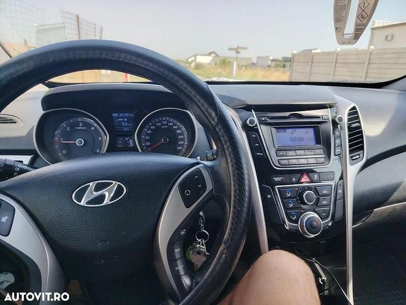 Culoaremaro Utilizat 2012 Hyundai i30 Comfort Hatchback | 4.000 EUR (Scump) - Imagine 1/4