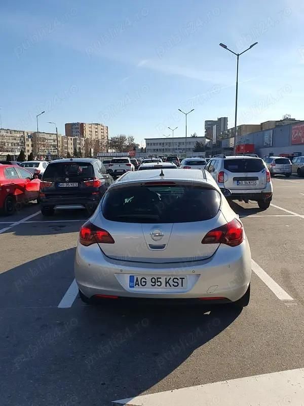 Utilizat 2012 Opel Astra Hatchback | 4.800 EUR - Imagine 1/4