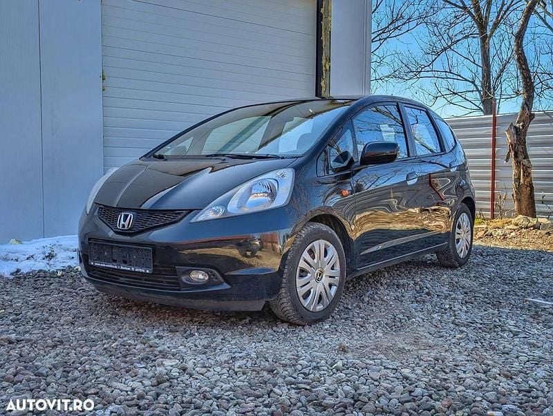 Second-hand Honda Jazz 90 CP (66 kW) 2011 Culoarenegru Hatchback