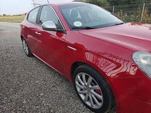 Rosu Utilizat 2011 Alfa Romeo Giulietta Hatchback | 4.700 EUR (Preț OK) - Imagine 1/4