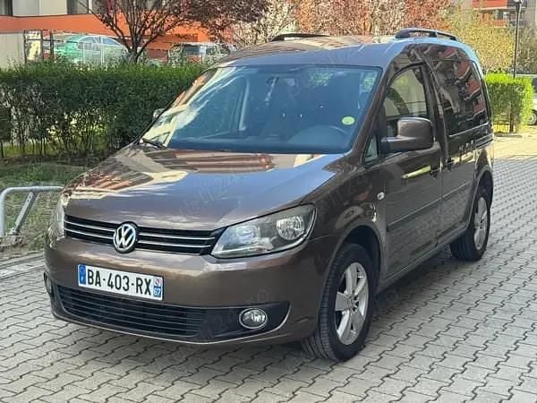 Maro Utilizat 2011 VW Caddy Monovolum | 5.490 EUR (Preț OK) - Imagine 1/4