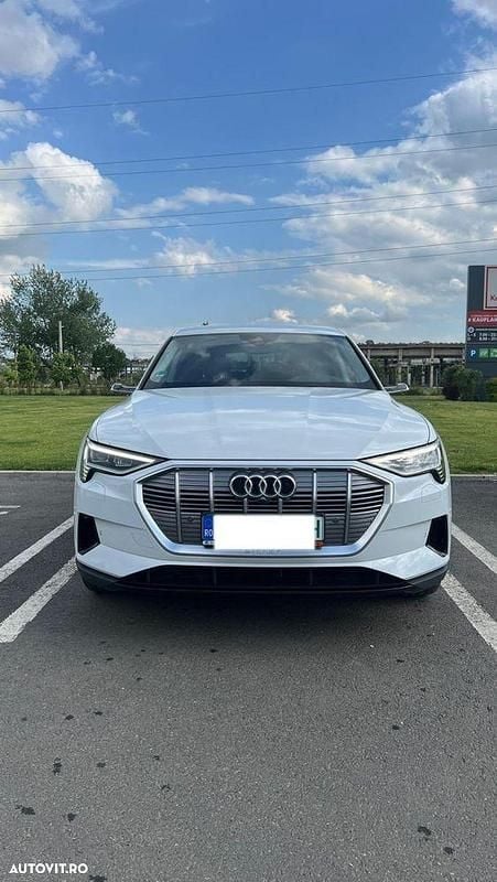 Culoarealb Utilizat 2020 Audi e-tron SUV | 32.000 EUR (Preț OK) - Imagine 1/4