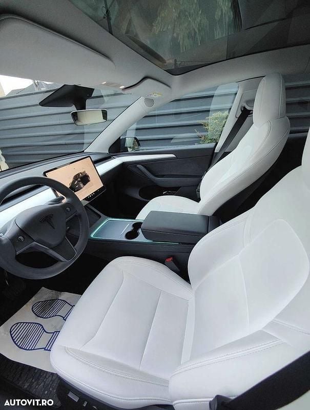 Second-hand Tesla Model Y 339 kW (462 CP) 2023 Culoarenegru SUV