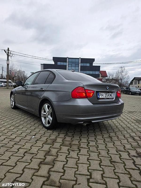 Second-hand BMW 318 Sport Line 143 CP (105 kW) 2010 Culoaregri Berlinǎ