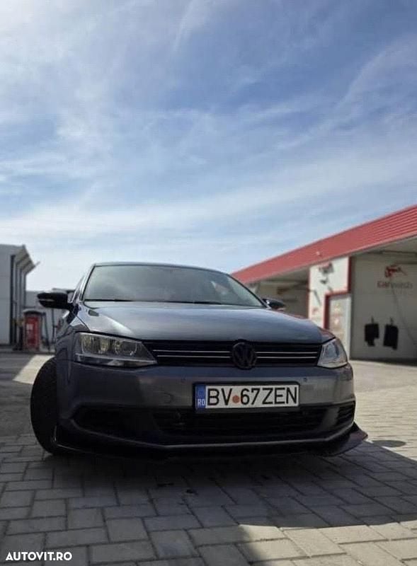 Second-hand VW Jetta Comfortline 105 CP (77 kW) 2012 Culoaregri Berlinǎ