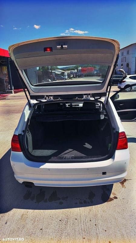 Alb Utilizat 2010 BMW 318 Break | 3.800 EUR (Preț bun) - Imagine 1/4