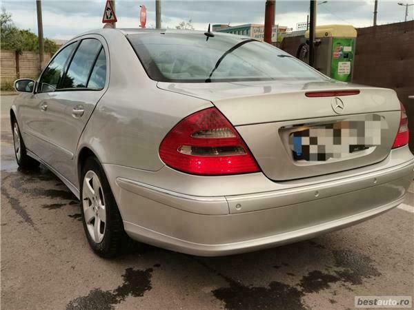 Argintiu Utilizat 2003 Mercedes E220 Avantgarde Berlinǎ | 4.050 EUR - Imagine 1/4
