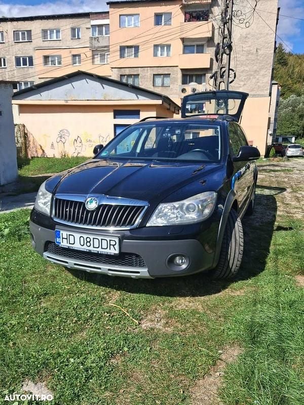 Culoarenegru Utilizat 2011 Skoda Octavia Break | 7.250 EUR (Puțin scump) - Imagine 1/4