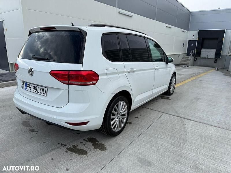 Second-hand VW Touran Comfortline 150 CP (110 kW) 2020 Culoarealb Monovolum