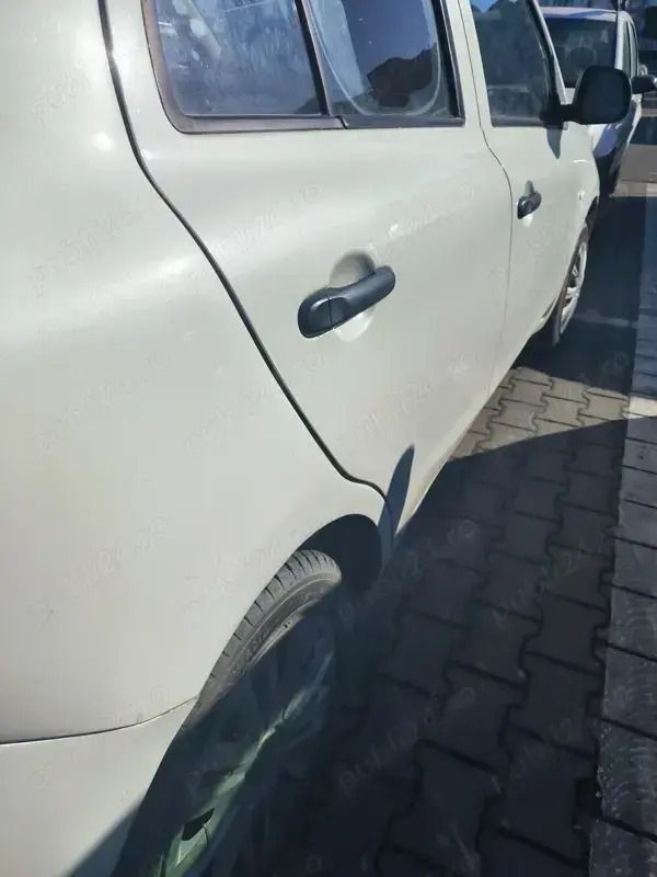 Utilizat 2011 Nissan Micra Hatchback | 3.700 EUR (Preț OK) - Imagine 1/4