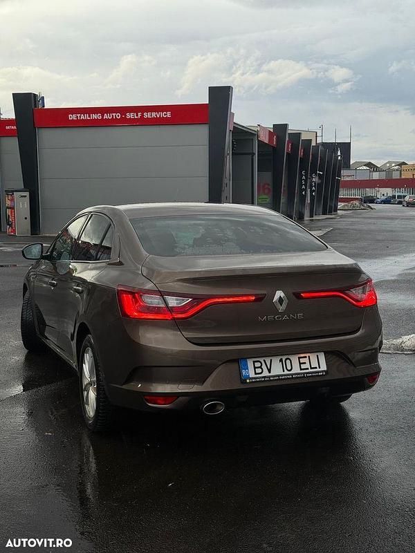Second-hand Renault Mégane IV Intens 140 CP (102 kW) 2019 Culoaremaro Berlinǎ
