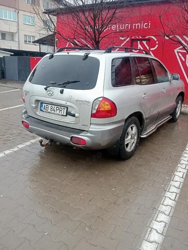 Second-hand Hyundai Santa Fe 138 CP (101 kW) 2005 Argintiu SUV