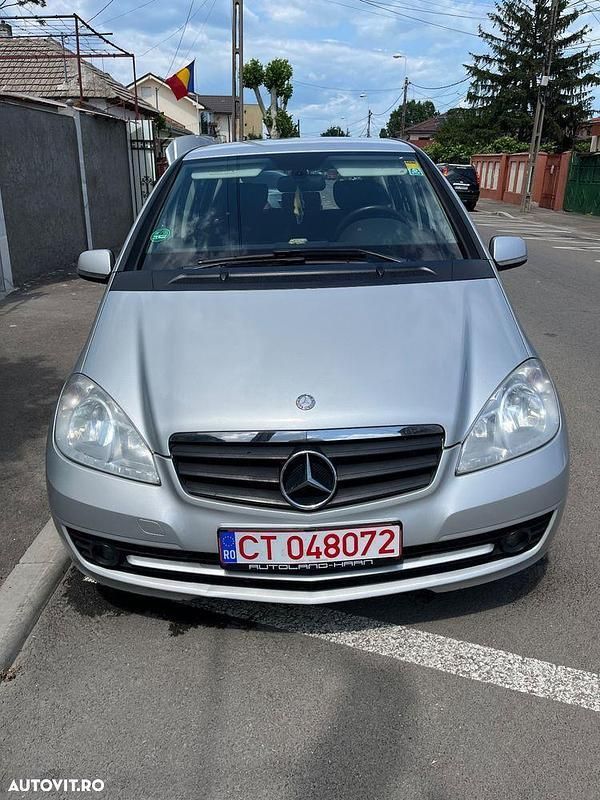 Gri Utilizat 2010 Mercedes A160 Hatchback | 3.200 EUR (Preț OK) - Imagine 1/4