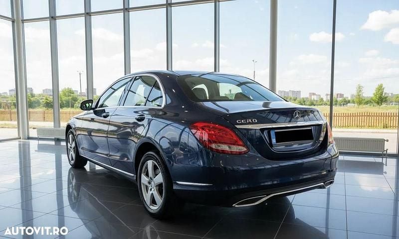 Second-hand Mercedes C250 204 CP (150 kW) 2015 Culoarealbastru Berlinǎ