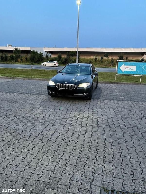 Culoarenegru Utilizat 2012 BMW 530 Break | 6.999 EUR (Super Preț) - Imagine 1/4