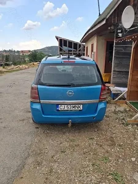 Utilizat 2006 Opel Zafira Monovolum | 900 EUR (Super Preț) - Imagine 1/4