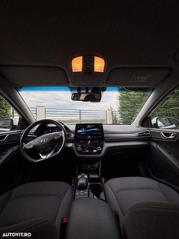 Second-hand Hyundai Ioniq 100 kW (136 CP) 2020 Culoarealb Hatchback