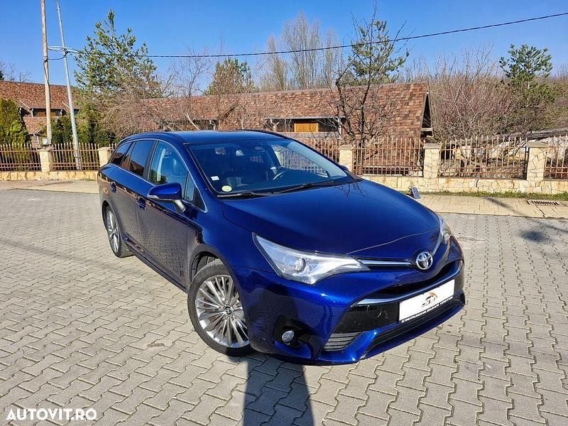 Second-hand Toyota Avensis Executive 143 CP (105 kW) 2016 Culoarealbastru Berlinǎ