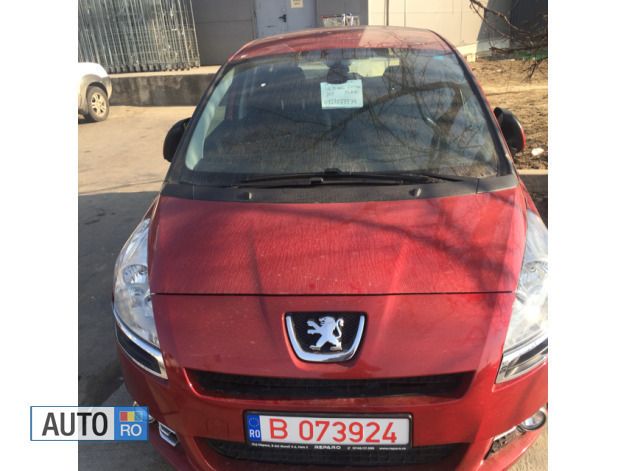 Rosu Utilizat 2011 Peugeot 5008 Monovolum | 5.200 EUR (Preț OK) - Imagine 1/4