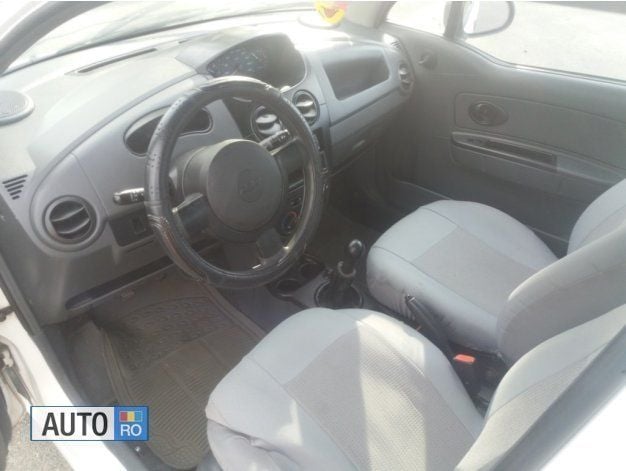 Second-hand Chevrolet Spark 75 CP (55 kW) 2008 Alb Hatchback