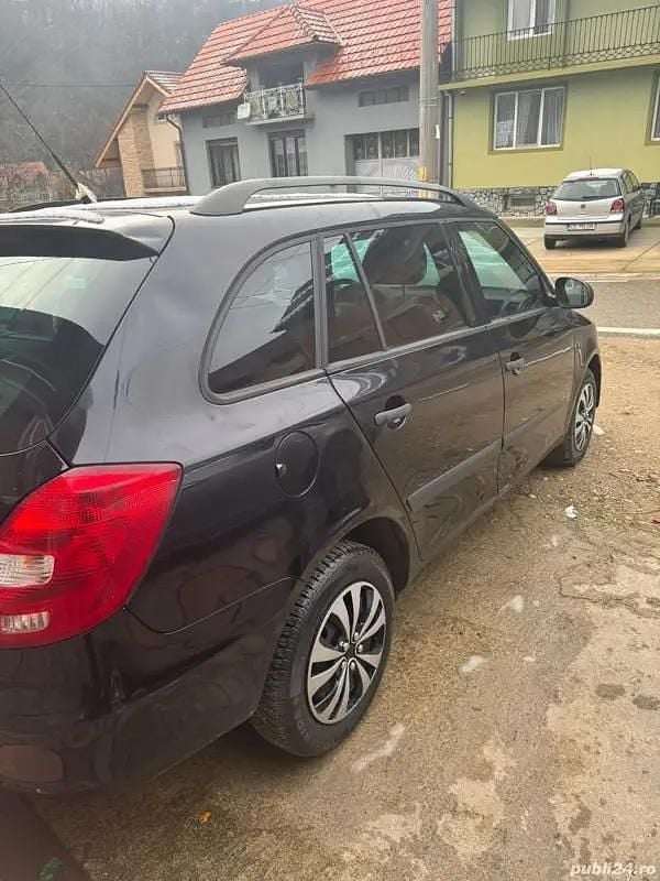 Utilizat 2009 Skoda Fabia SE Break | 1.400 EUR (Preț bun) - Imagine 1/4