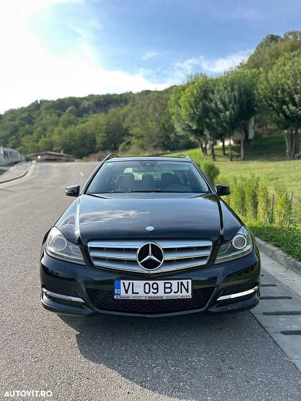 Culoarenegru Utilizat 2011 Mercedes C200 Break | 6.900 EUR (Puțin scump) - Imagine 1/4
