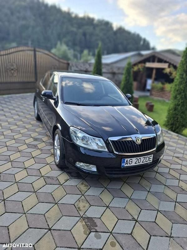 Culoarenegru Utilizat 2011 Skoda Octavia Business Line Berlinǎ | 3.700 EUR (Preț bun) - Imagine 1/4