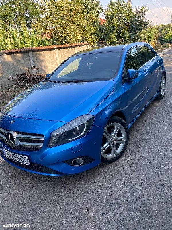 Second-hand Mercedes A200 Urban 136 CP (100 kW) 2013 Culoarealbastru Hatchback