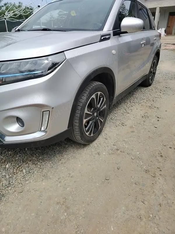 Second-hand Suzuki Vitara 120 CP (88 kW) 2019 Argintiu SUV