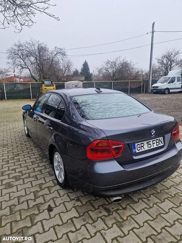 Second-hand BMW 318 Sport Line 143 CP (105 kW) 2007 Culoaregri Berlinǎ