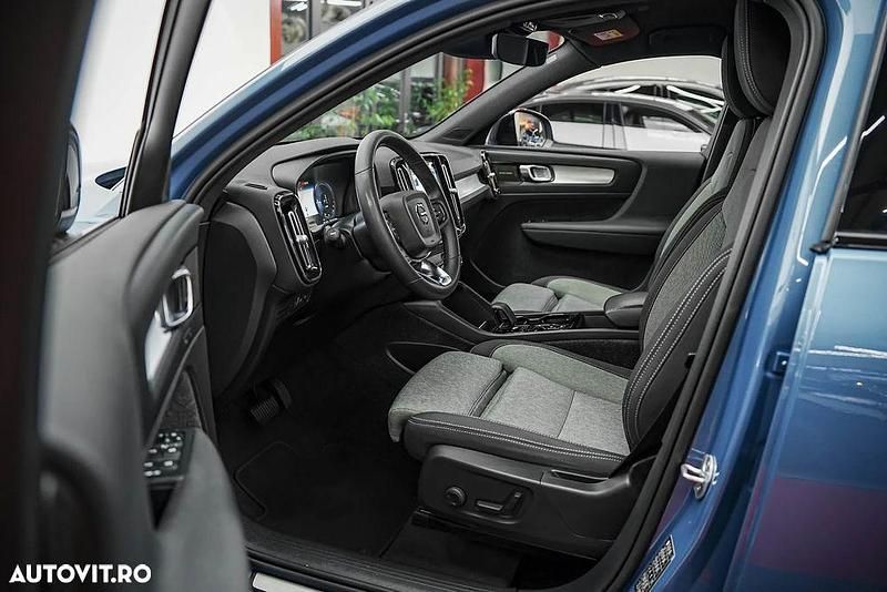 Second-hand Volvo XC40 Plus 211 CP (155 kW) 2022 Culoarealbastru SUV