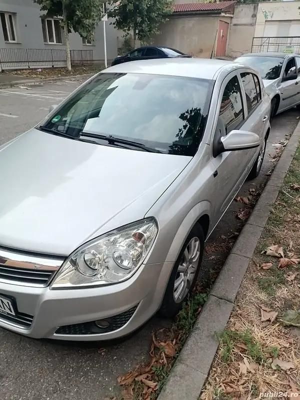 Utilizat 2009 Opel Astra Hatchback | 3.000 EUR (Puțin scump) - Imagine 1/4