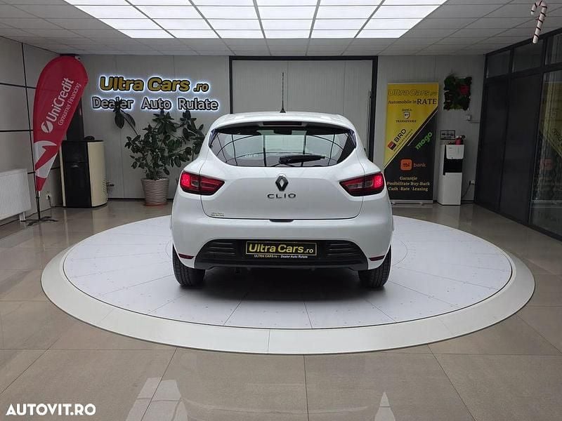 Second-hand Renault Clio IV Zen 75 CP (55 kW) 2017 Culoarealb Hatchback