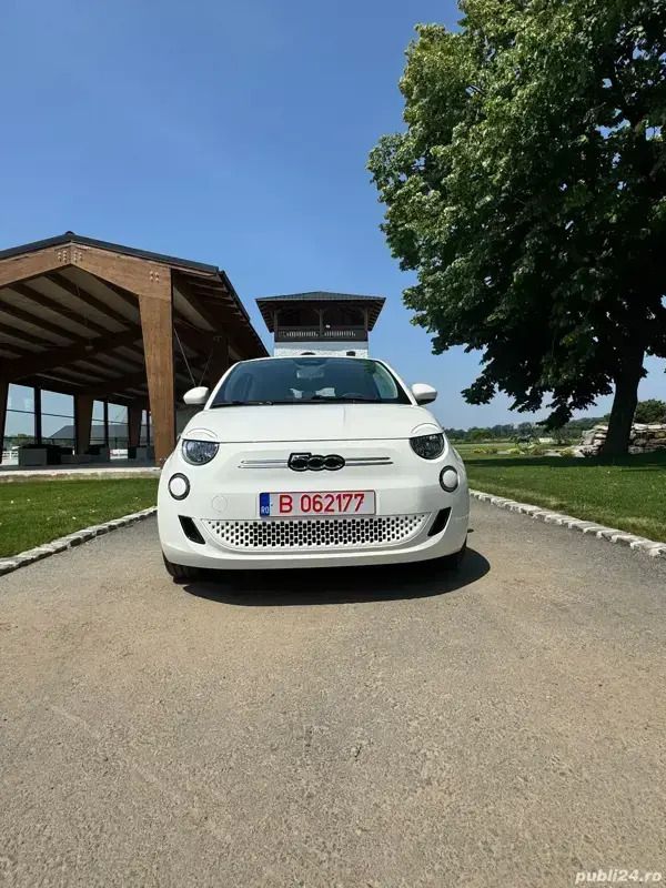 Alb Utilizat 2022 Fiat 500e Icon Coupe | 15.800 EUR - Imagine 1/4