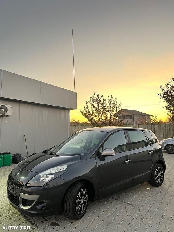 Culoaregri Utilizat 2010 Renault Scénic III Authentique Monovolum | 5.950 EUR - Imagine 1/4
