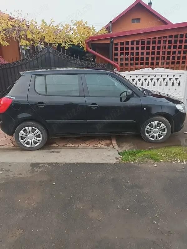 Utilizat 2011 Skoda Fabia Hatchback | 3.300 EUR (Preț OK) - Imagine 1/4