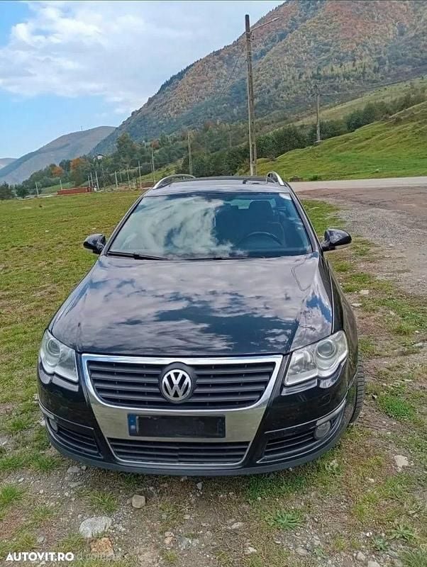 Culoarenegru Utilizat 2010 VW Passat Individual Break | 4.700 EUR (Preț bun) - Imagine 1/4