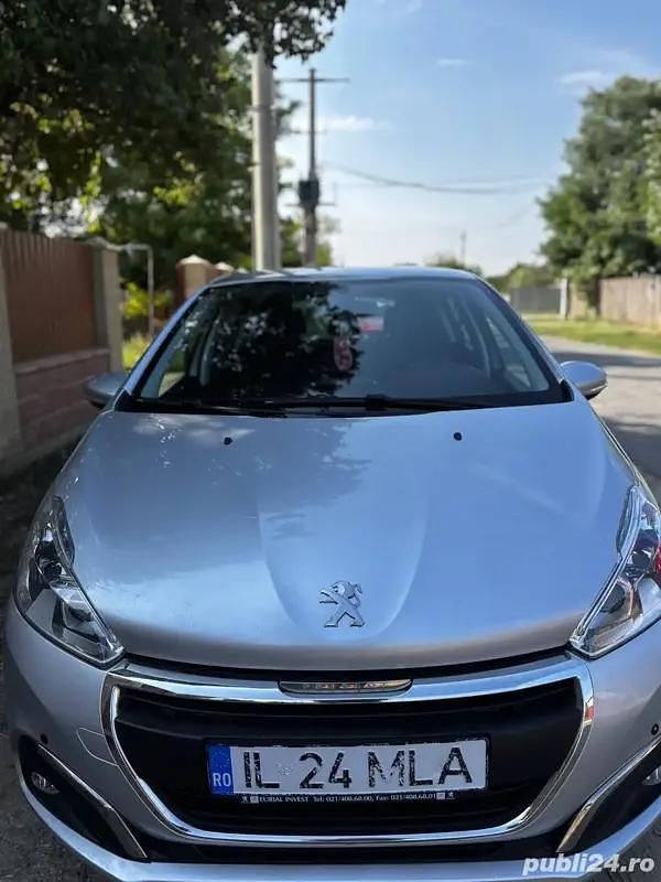 Argintiu Utilizat 2018 Peugeot 208 Hatchback | 7.800 EUR (Preț OK) - Imagine 1/4