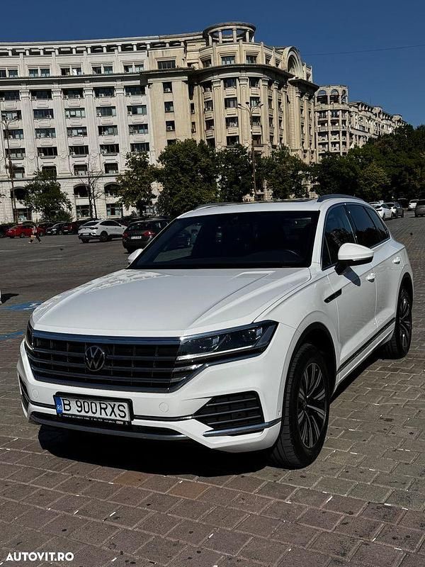 Culoarealb Utilizat 2020 VW Touareg Elegance SUV | 41.500 EUR (Preț OK) - Imagine 1/4