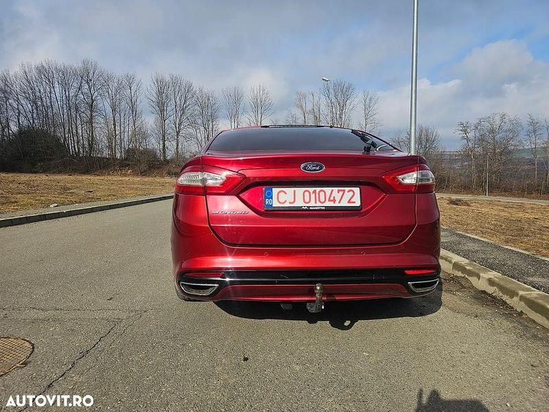 Second-hand Ford Mondeo Titanium 180 CP (132 kW) 2015 Rosu Hatchback