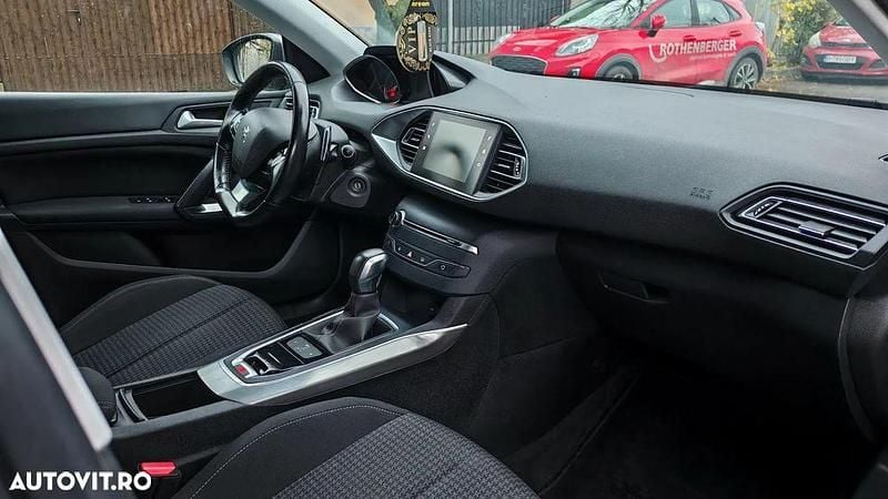 Second-hand Peugeot 308 Allure 130 CP (95 kW) 2019 Culoareargint Break